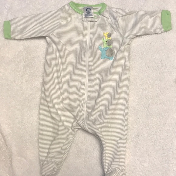 Newborn clothing lot 6 outfits! - Picture 2 of 7